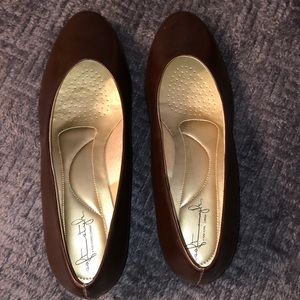 Brown size 11 Wide women’s Hush Puppies Angel 11 dress shoes